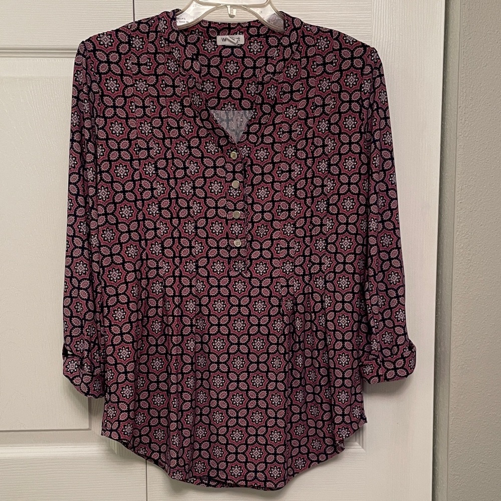 Westport Geometric Pattern Pullover Business Casual Shirt with V Neckline Small